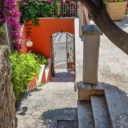Cosy Close To Lapad Promenade And
