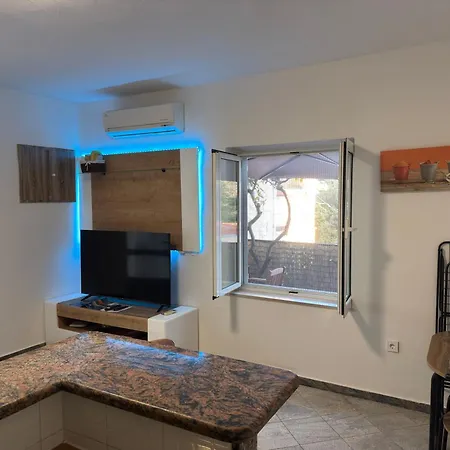 Cosy Close To Lapad Promenade And דירה