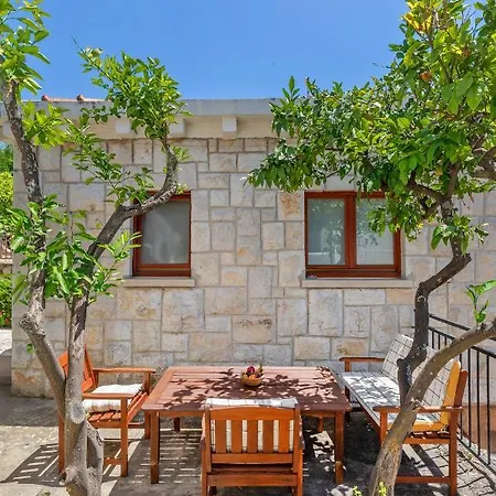 Cosy Close To Lapad Promenade And Apartment