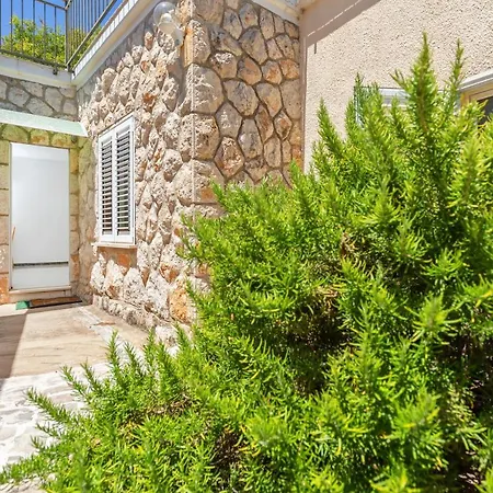 Cosy Close To Lapad Promenade And Apartment