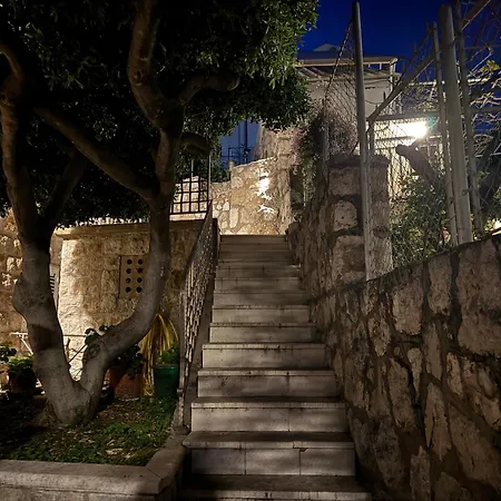 Cosy Close To Lapad Promenade And * ドゥブロブニク