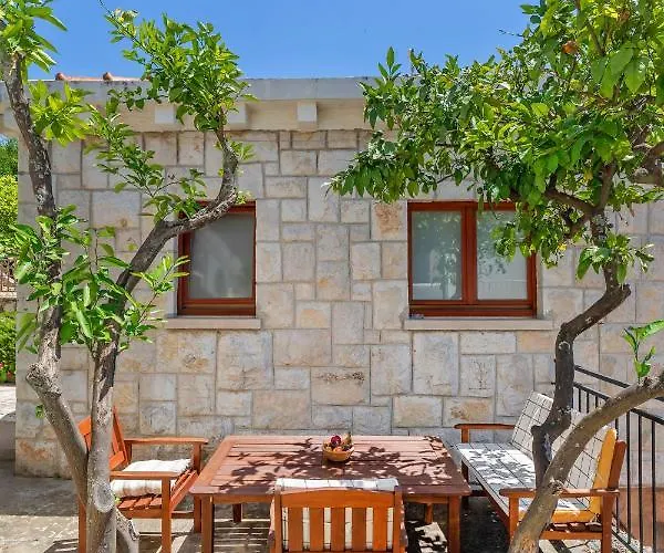 Cosy Close To Lapad Promenade And شقة