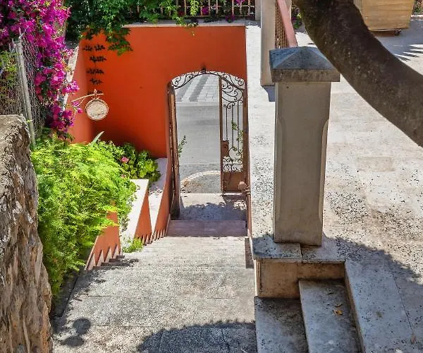 Cosy Close To Lapad Promenade And