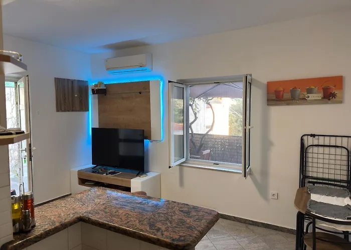 Modern Near Lapad Bay Apartment